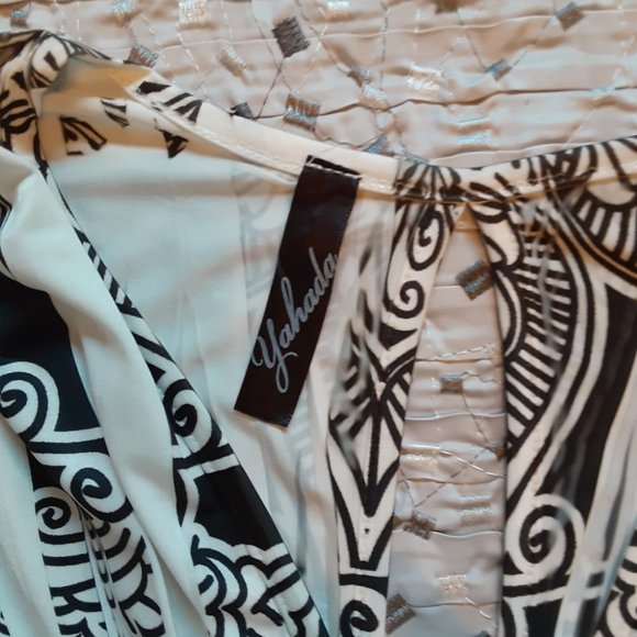 Elegant Black and White Patterned Dress - Picture 7 of 10